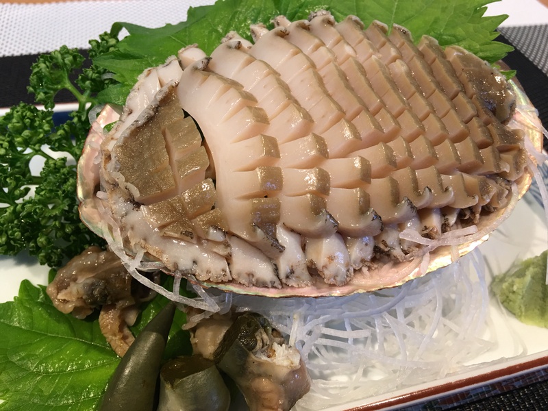 熱海おすすめの魚屋さん湊鮮魚店
驚くほとんど新鮮！
噂通りの包丁捌き！
