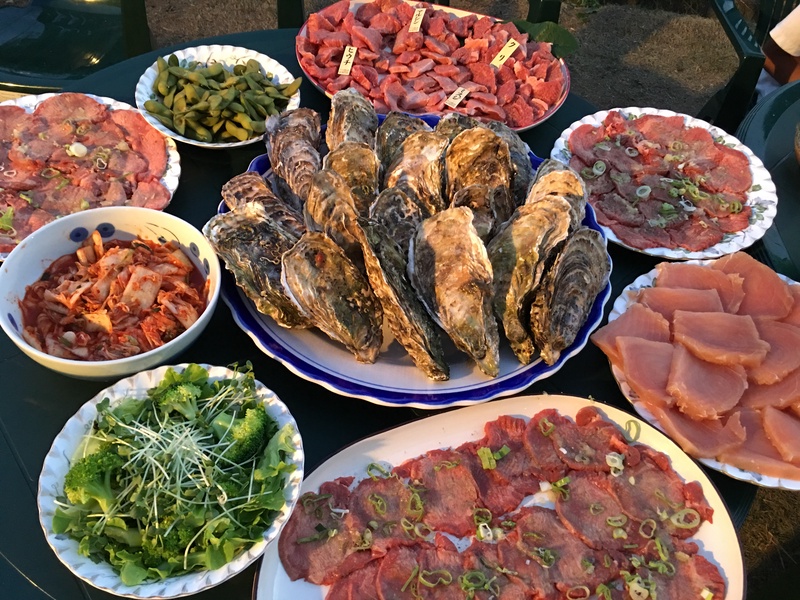 熱海で大人気の魚屋さん湊鮮魚店さんに岩牡蠣を注文しました。大切なゲストをバーベキューでおもてなし。...