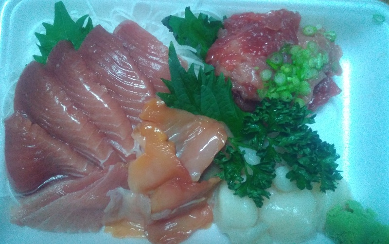 いつも予定が合わなくてお店に行けなくて今日お刺身を注文することが出来ました、もちろん金額的お任せです...