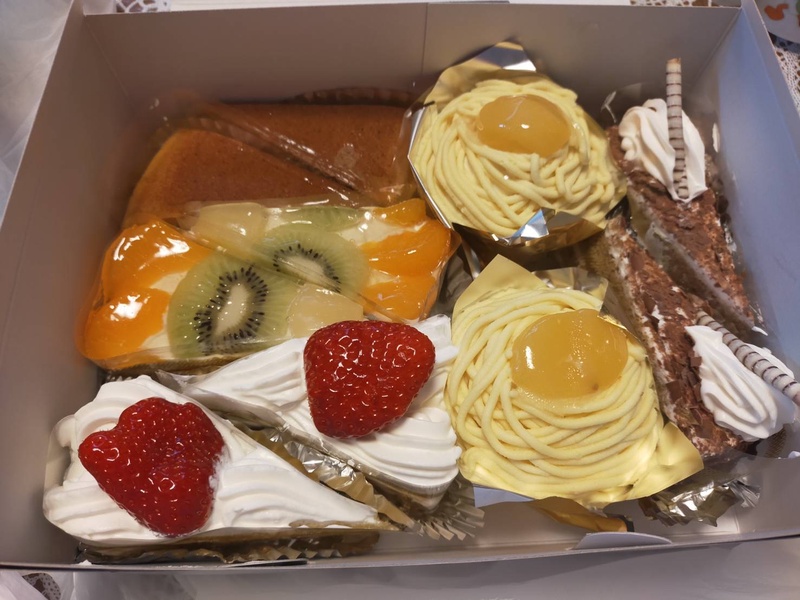 昔ながらの手作り感満載のケーキです
今時このようなケーキが食べられるなんて感激〜
しかもお安いん...