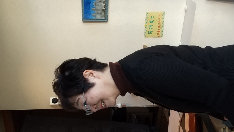 いつものカラー、カット。思いどおりに出来上がりました。要領よく、手早い仕事はさすがプロ。
おしゃべ...