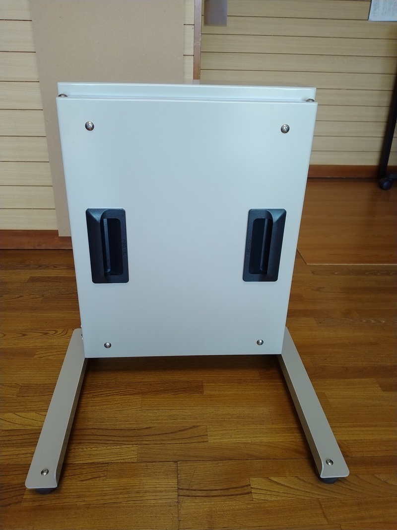 リンク式左右開き一枚扉。リンク式の両開き一枚扉としては唯一無二の技術。